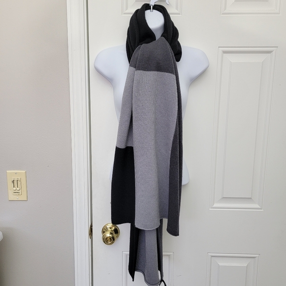 Ann Taylor 100% Extra Fine Merino Wool Colorblock Large Scarf Shawl Wrap - Picture 2 of 6